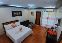 Three M's Hotel and Restaurant