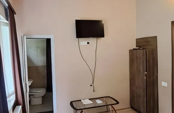 博爾若米河邊旅館