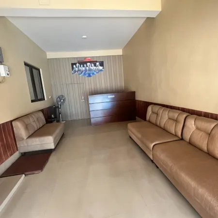 Hotel down to Earth