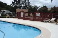 Baymont by Wyndham Greenville - Pool