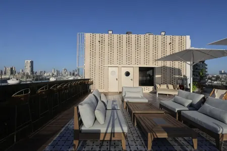 Jewel TLV Hotel Отели рядом с достопримечательностью «Смотровая площадка Азриэли»