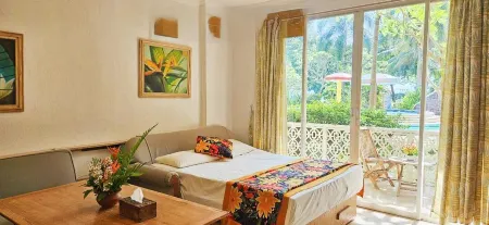 Hawaii Resort Family Suites Отели в г. Cinangka