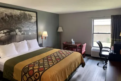 Super 8 by Wyndham Chenoa Hotels in Pontiac
