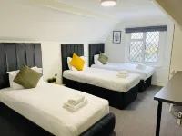 Woodford Hotel Hotels near Britannia Playing Fields
