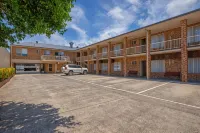 Richmond Motor Inn - Motels