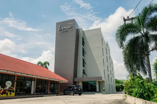Lima Hotel Hotel di Nakhon Luang