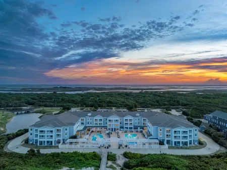 Hampton Inn & Suites Outer Banks/Corolla Отели в г. Карритак