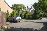 Hazeldene Guest House - parking