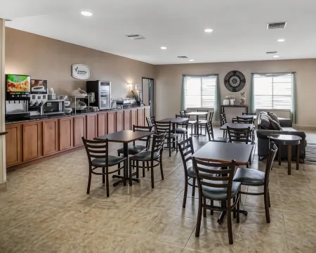 Rodeway Inn & Suites Отели в г. Смолан