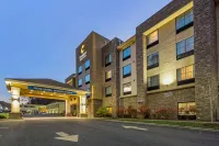 Comfort Inn & Suites Pittsburgh South Hotels in Green Tree
