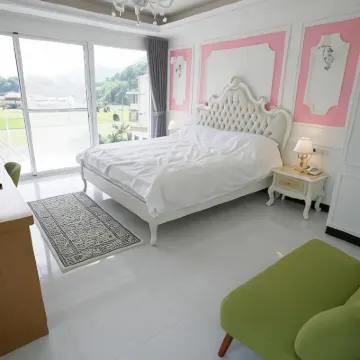 Xianel Vacation Chateau Hotels near Taiya Museum
