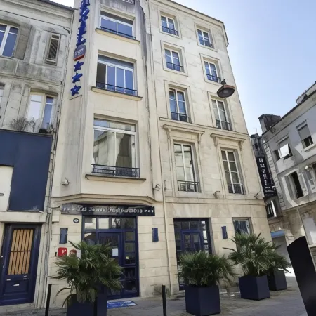 Hôtel la Tour Intendance Отели в г. Бордо