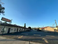 Super Inn فنادق في بومونا