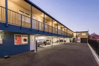 C-Motel Hotels near Mount Pleasant