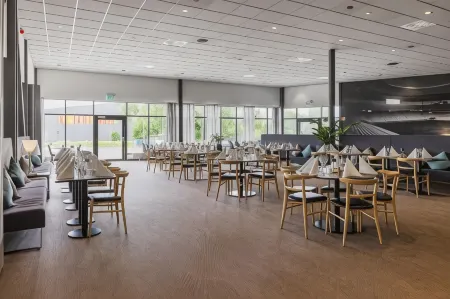 ArenaHotellet I Uppsala Отели рядом с достопримечательностью «Главное здание университета»