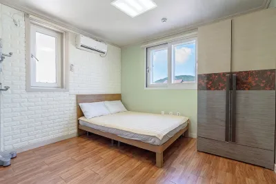 Daebudo Mahanaim Pension 365 대부도 캠핑시티附近的飯店