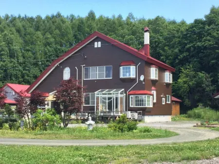 Pension and Gallery Natsuminosato Отели рядом с достопримечательностью «Seven Stars Tree»