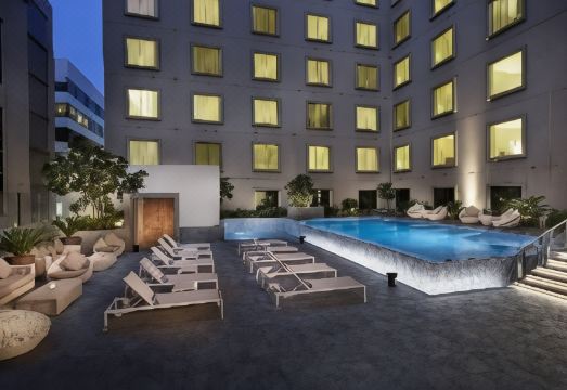 호텔 수영장 전경