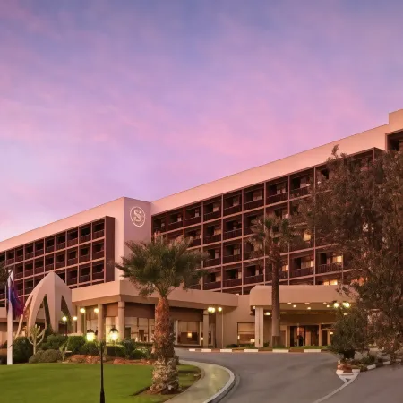 Sheraton Tunis Hotel Отели рядом с достопримечательностью «Belvedere Park»