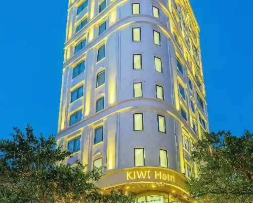 Kiwi Beachside Hotel & Cafe Da Nang Hotels near Monkey Mountain