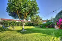 House with Garden Near the Sea - Mountain view