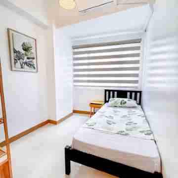 Cozy 2-Bedroom Condo Across SM Southmall with Pool, WiFi, and Kitchenette Rooms