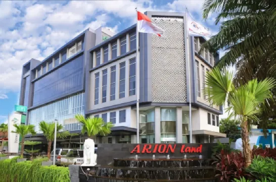 Luxury Inn Arion Hotel Hotels near Cempaka Putih