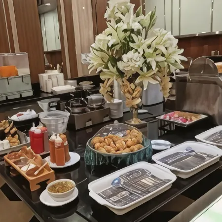 Sri U-Thong Grand Hotel