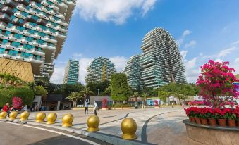 Big tree holiday hotel(Sanya Beauty Crown store)
