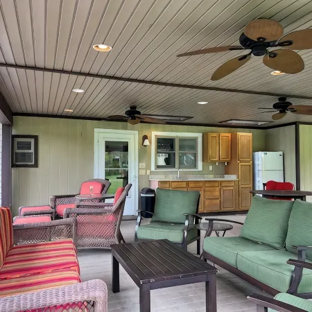 Charming 4-bedroom house with WiFi and AC in Branchport