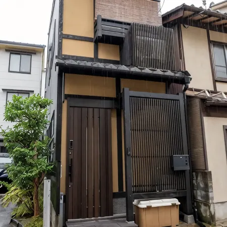Kyoto Dog and Cat-Friendly House