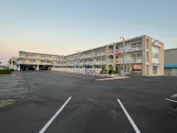 Beach House Dewey - Motels