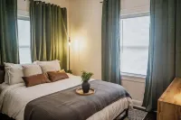 1G WiFi - Full Kitchen - 10M to Downtown - Bungalows