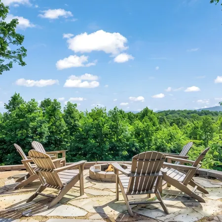 Family-Friendly Blue Ridge Log Cabin w Stunning Views-Free Flexible Check in-Out