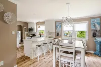 3 bedroom Family Friendly Retreat By the Bay! - 3성급