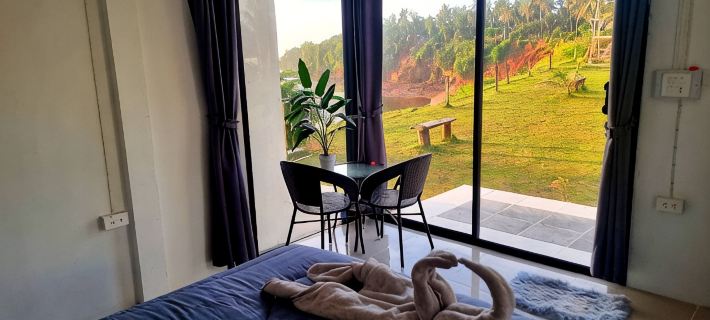 Room In front Beach 춤폰 호텔