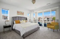 Lakefront Luxury Villa 4 bedroom+loft with Pool