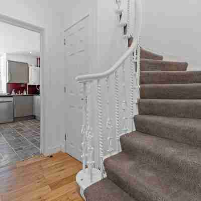 Caledonian Buildings 20 b, stylish city centre apartment.85-inch TV, king beds. Others