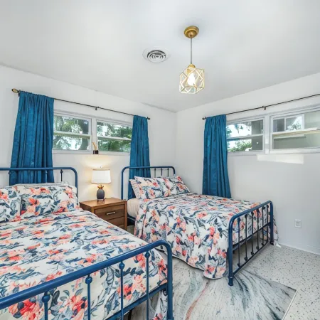 Tranquil Oaks Near Lake & Raceway w/Tesla Charger & Family Games Included! Отели в г. Себринг