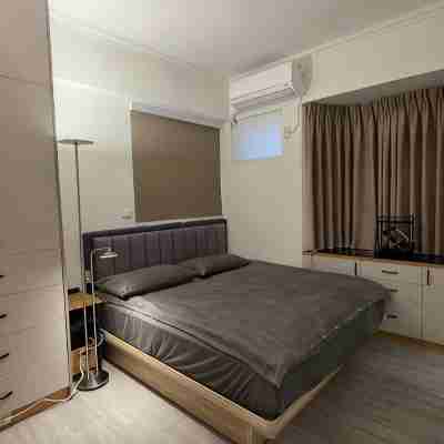 Newly Renovated 3BR 2BA Opposite Taipei 101 - 1 Min to MRT - Elevator - Luxe Rooms