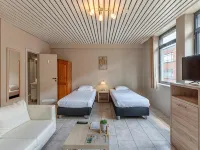 Condo Gardens Brussels Hotels near Train World