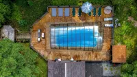 Lakeside Home Hot Tub + Heated Pool on Private 5 Acres - 4-stjärniga