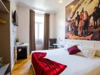 Lisbon Arsenal Suites Hotels near Chiado