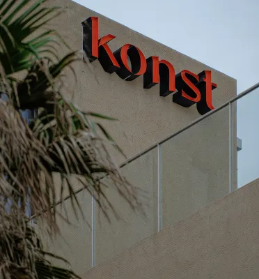 Konst Hotel - مسبح غير متناهي