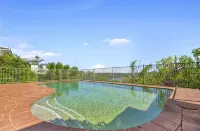 River View Oasis: Spacious 3-Bed House with Pool - บังกะโล