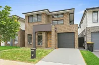 Austral Spacious large 5 br home with Central AC - Villaer