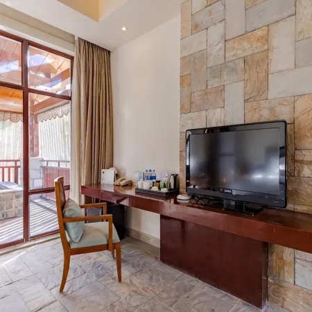 Shumyip Hot Spring Hotel