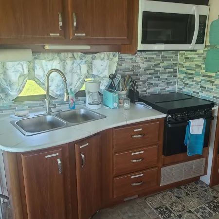 The Farmside Retreat near I-81/26, a quiet country escape to nearby Tri-Cities.
