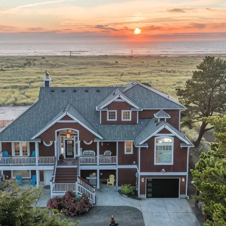 CORAL SUNSETS & SHIMMERING DEEP BLUE OCEAN VIEWS.. LASTING MEMORIES MADE HERE!!