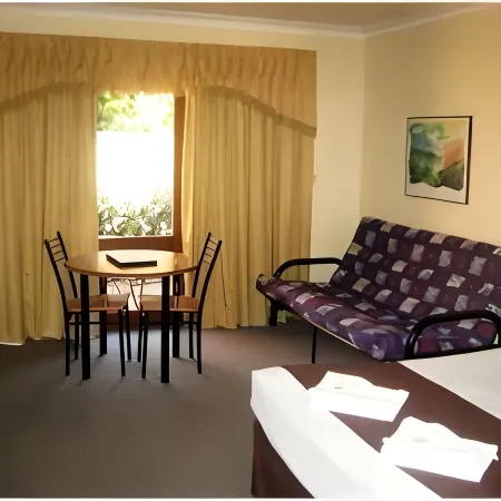 Parkway Motel